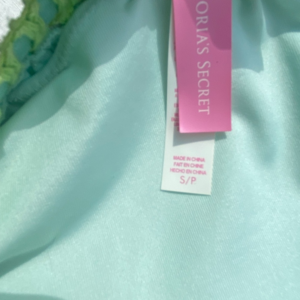 Victorias Secret Bikini Set! Top-Small Bottoms-Medium - Picture 11 of 13